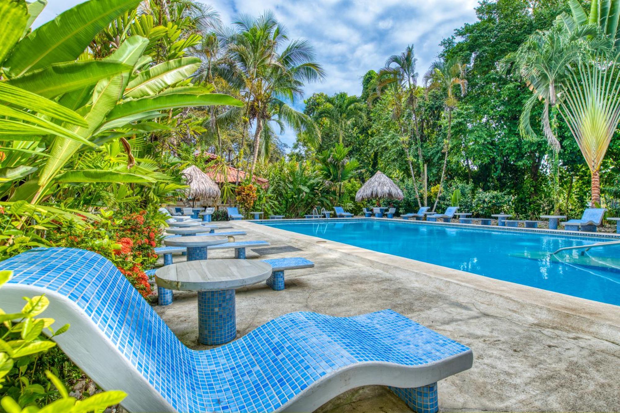 Atlantida Lodge Cahuita Exterior photo