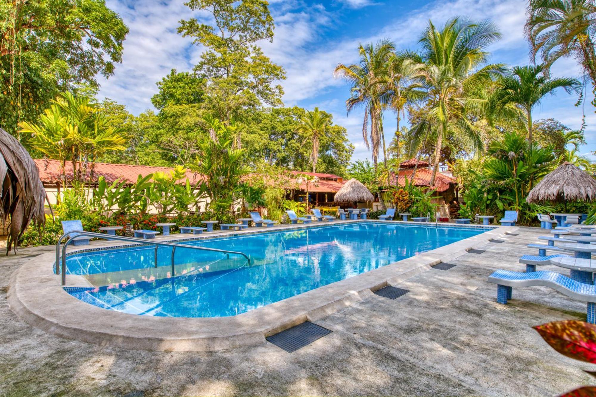 Atlantida Lodge Cahuita Exterior photo