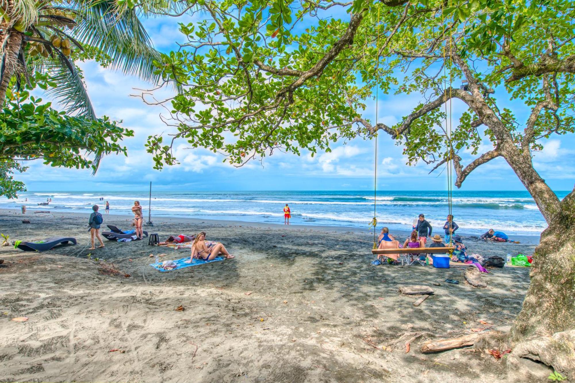 Atlantida Lodge Cahuita Exterior photo