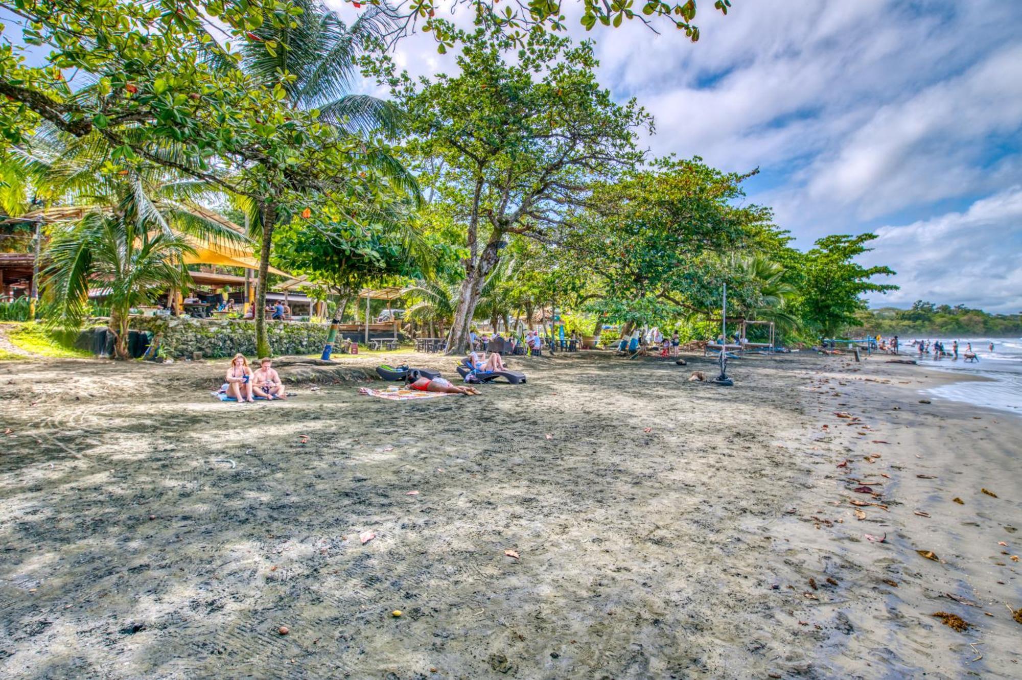 Atlantida Lodge Cahuita Exterior photo