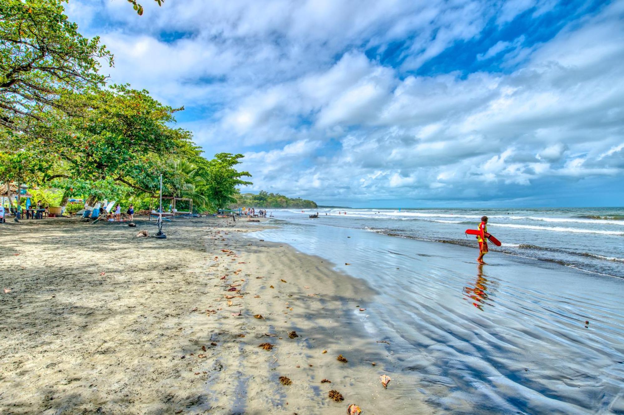 Atlantida Lodge Cahuita Exterior photo