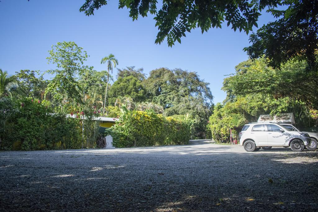 Atlantida Lodge Cahuita Exterior photo