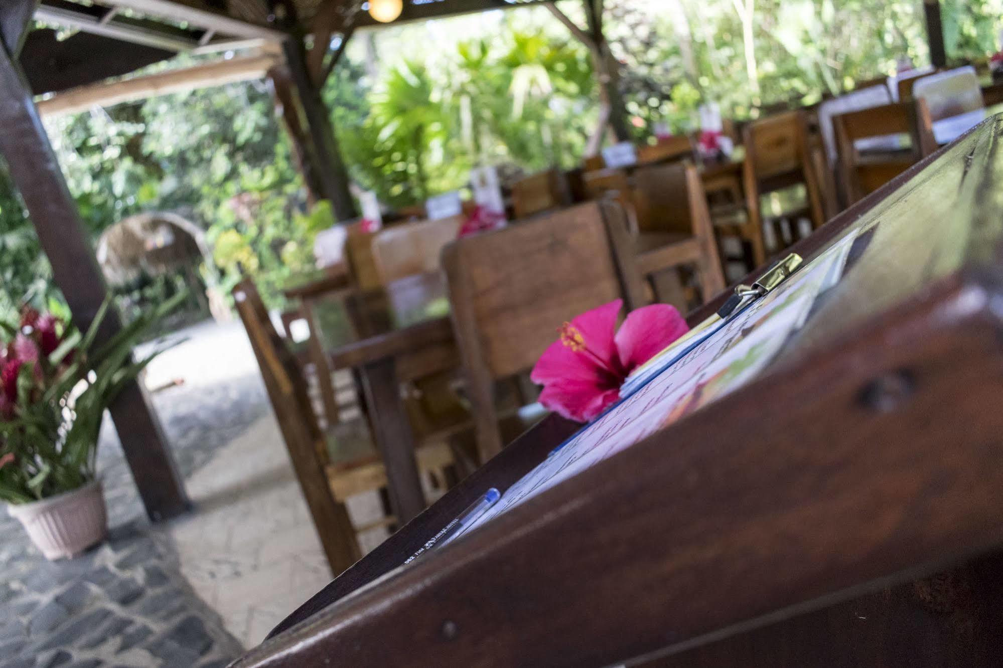 Atlantida Lodge Cahuita Exterior photo