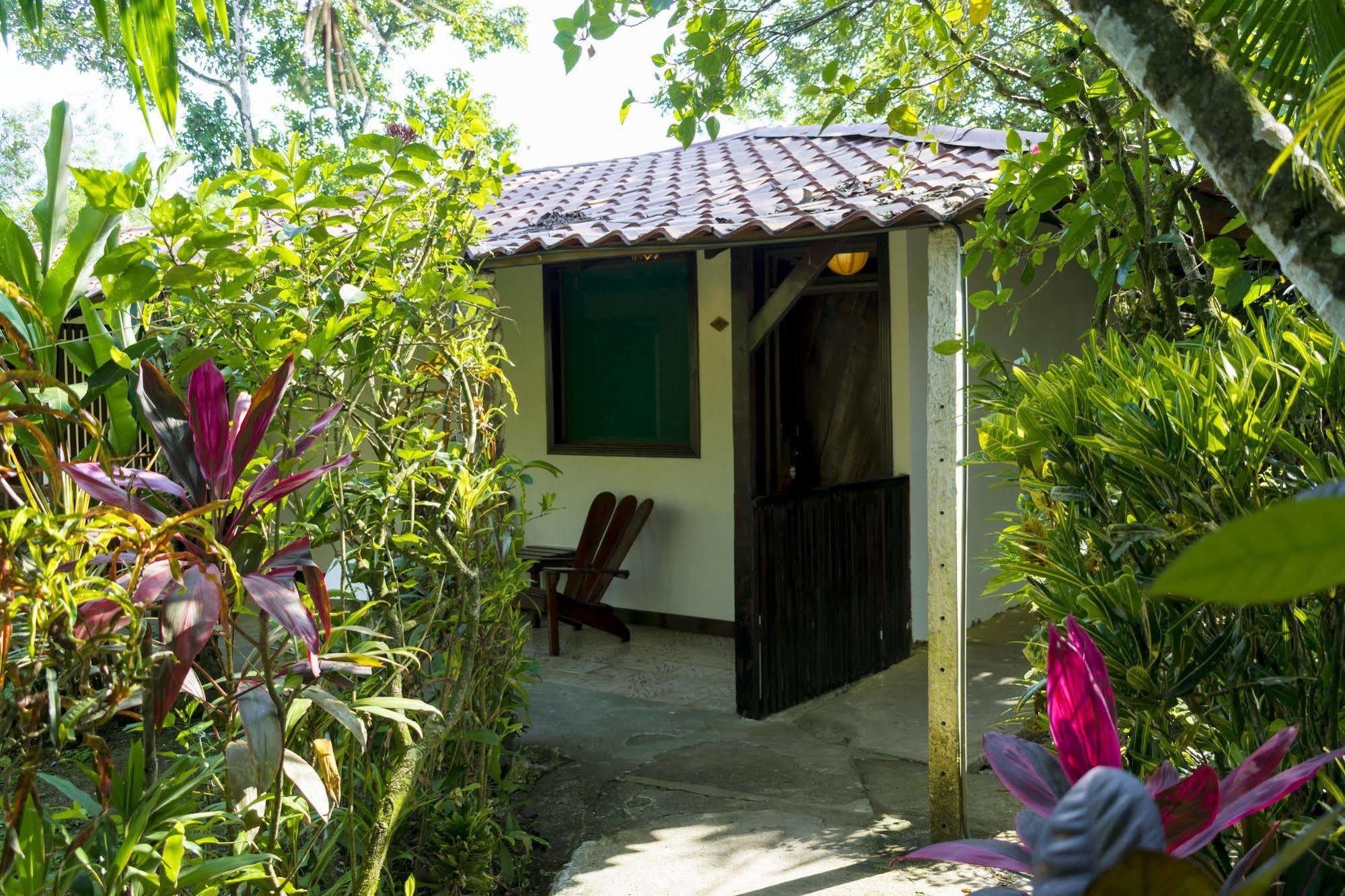 Atlantida Lodge Cahuita Exterior photo